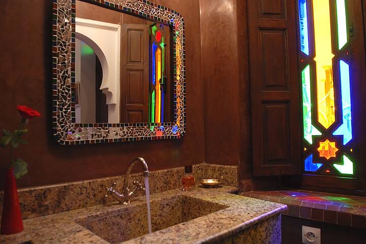 Bathroom sink