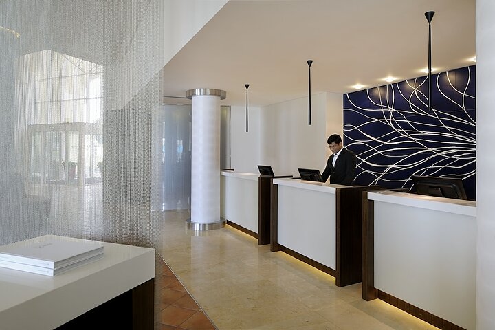 Check-in/check-out kiosk