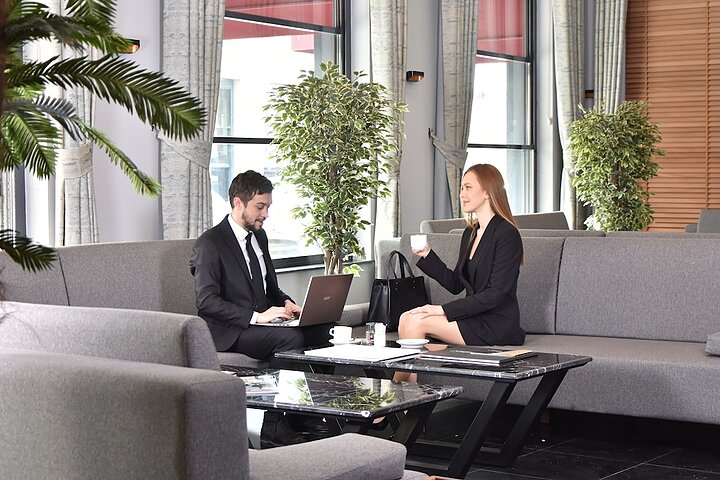 Lobby lounge